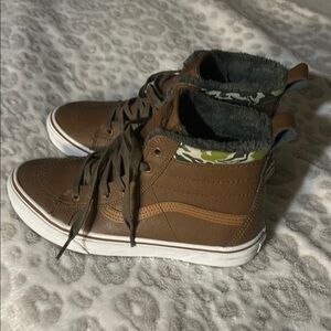 Vans unisex junior sk8 hi MTE SHEOS SIZE 7 men 8.5 women